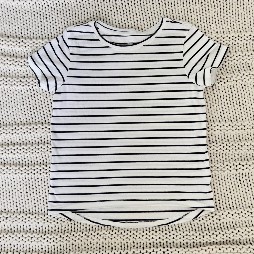 Old Navy Classic Striped Kids Tee - White and Black Girl's Medium